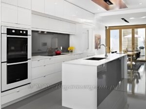 Фото: белая кухня в стиле хайтек